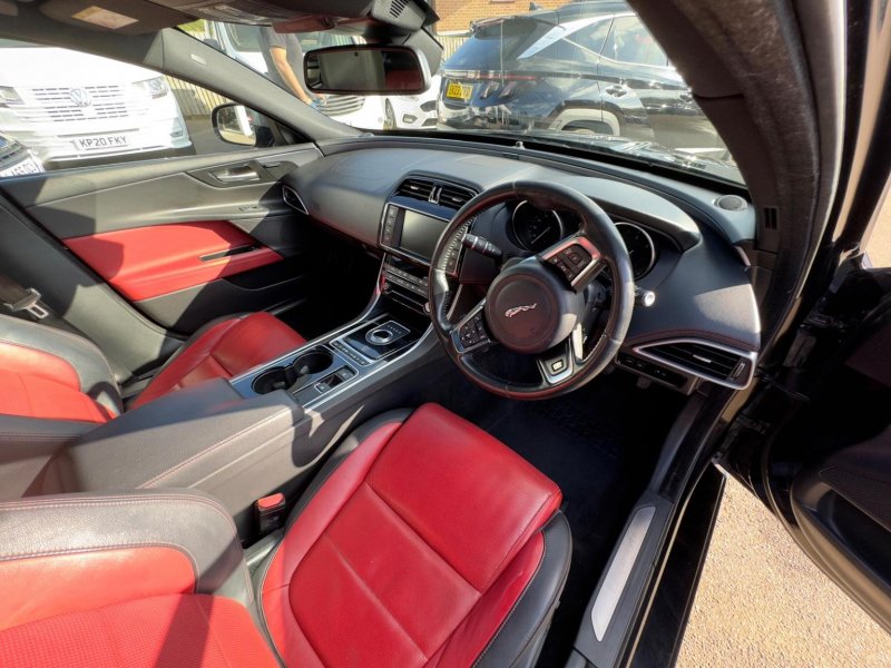 JAGUAR XE