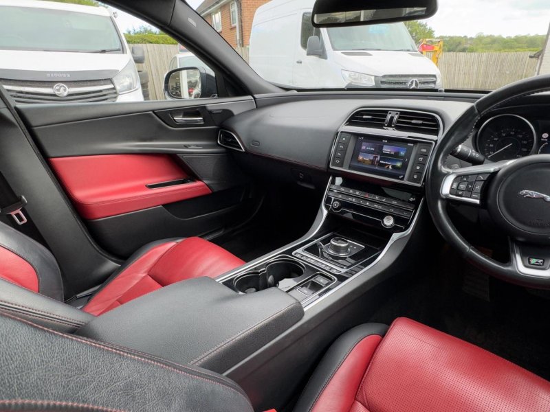 JAGUAR XE