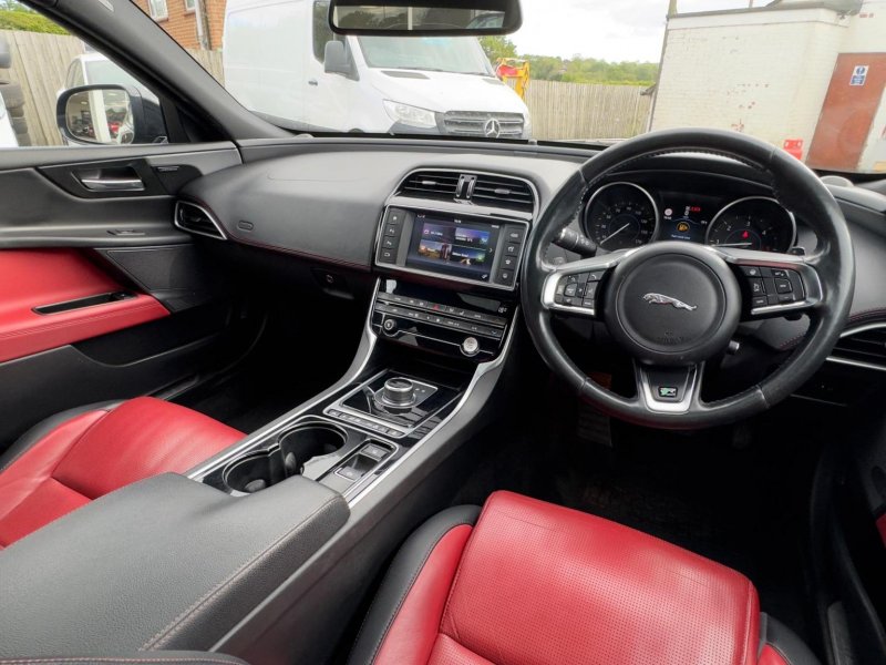 JAGUAR XE
