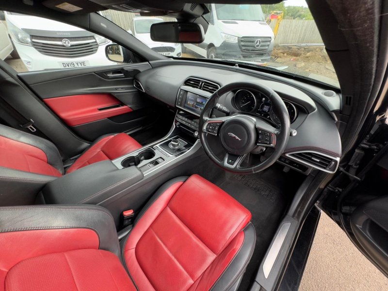 JAGUAR XE