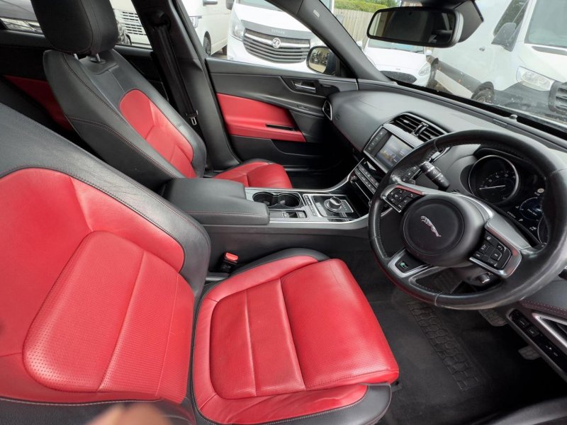 JAGUAR XE