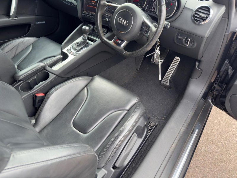 AUDI TT