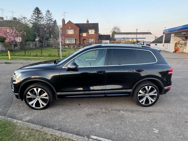 VOLKSWAGEN TOUAREG
