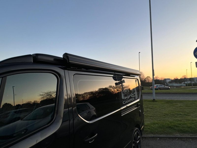 VAUXHALL VIVARO