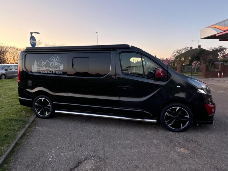 VAUXHALL VIVARO